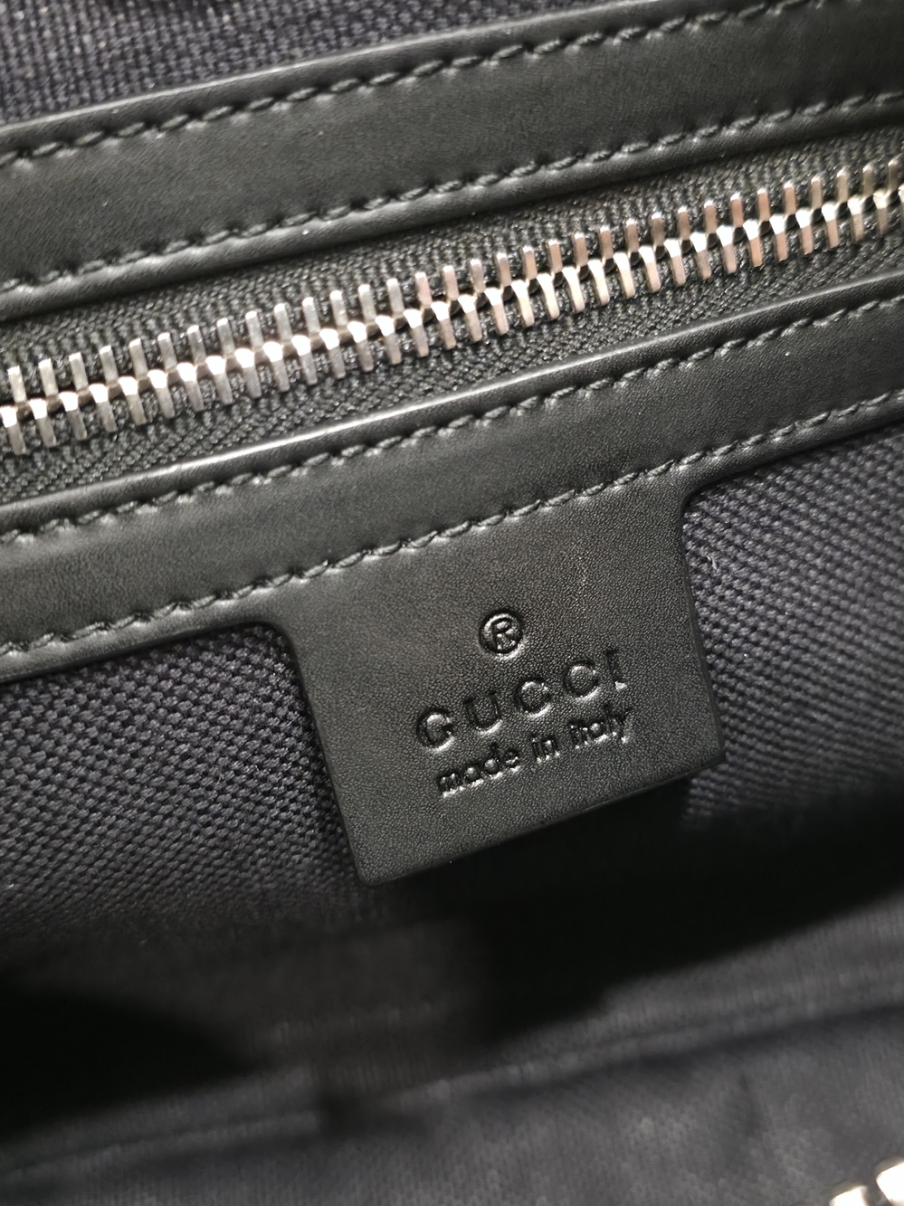 Gucci GG Supreme Zip-Up Small Belt Bag - Picture 4 of 5